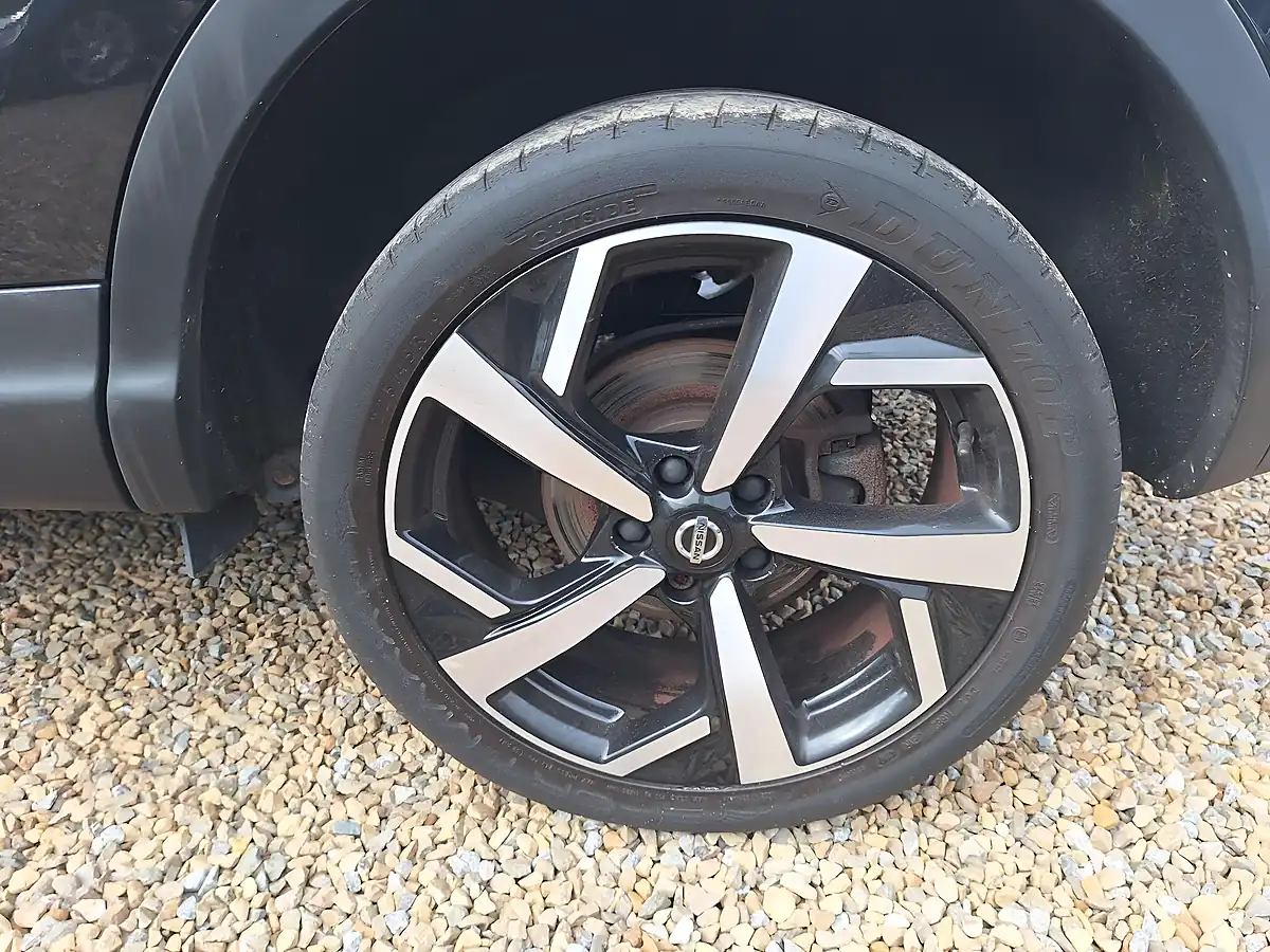 Used 2020 Nissan Qashqai Tekna Black - Interior and Exterior details 19