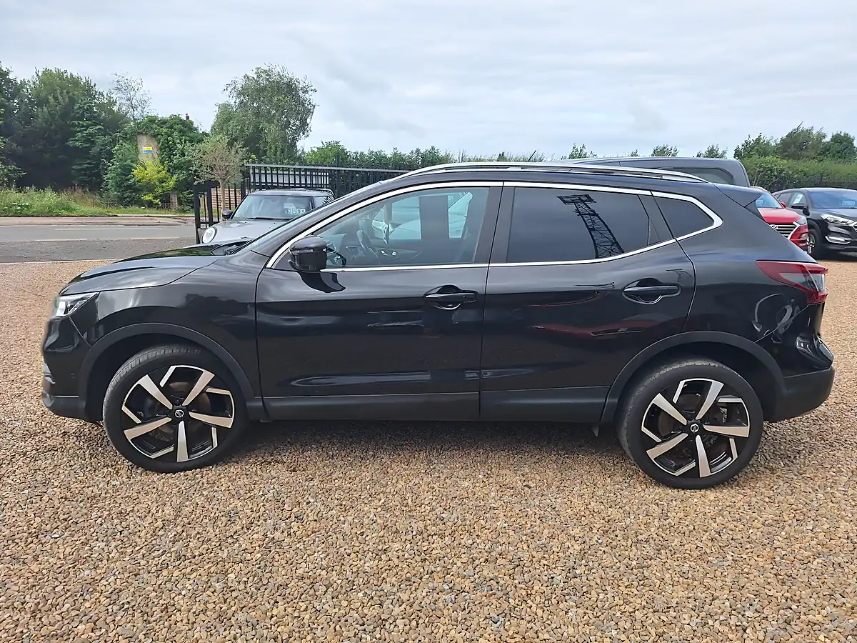 Used 2020 Nissan Qashqai Tekna Black - Interior and Exterior details 3