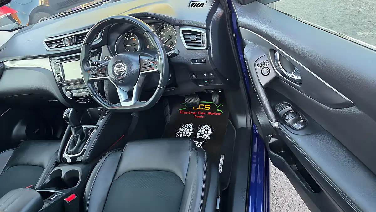 Used 2020 Nissan Qashqai Tekna Blue - Interior and Exterior details 12