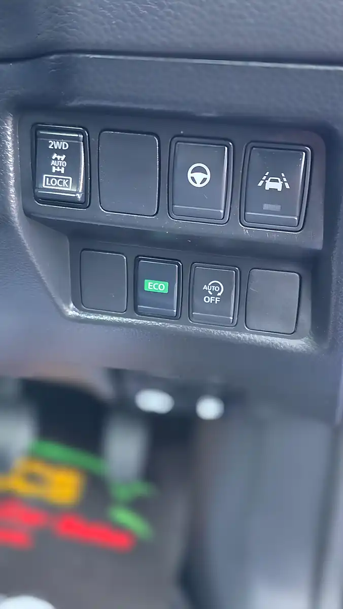 Used 2020 Nissan Qashqai Tekna Blue - Interior and Exterior details 16