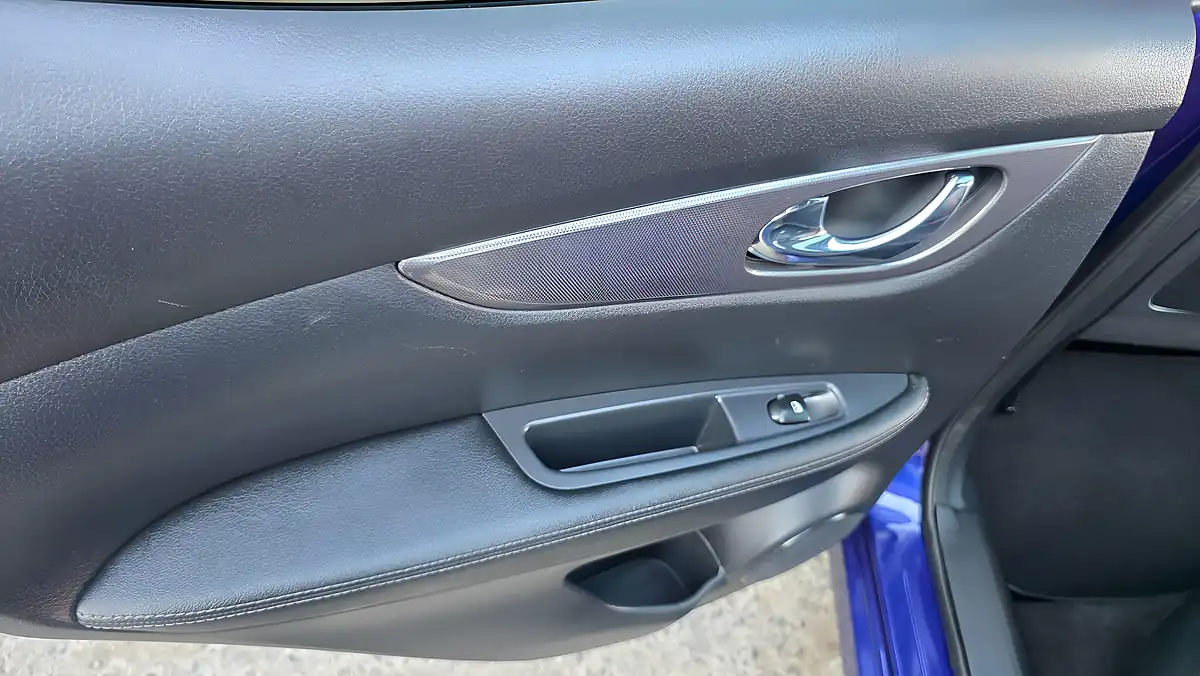 Used 2020 Nissan Qashqai Tekna Blue - Interior and Exterior details 17