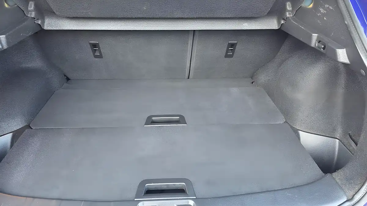 Used 2020 Nissan Qashqai Tekna Blue - Interior and Exterior details 18