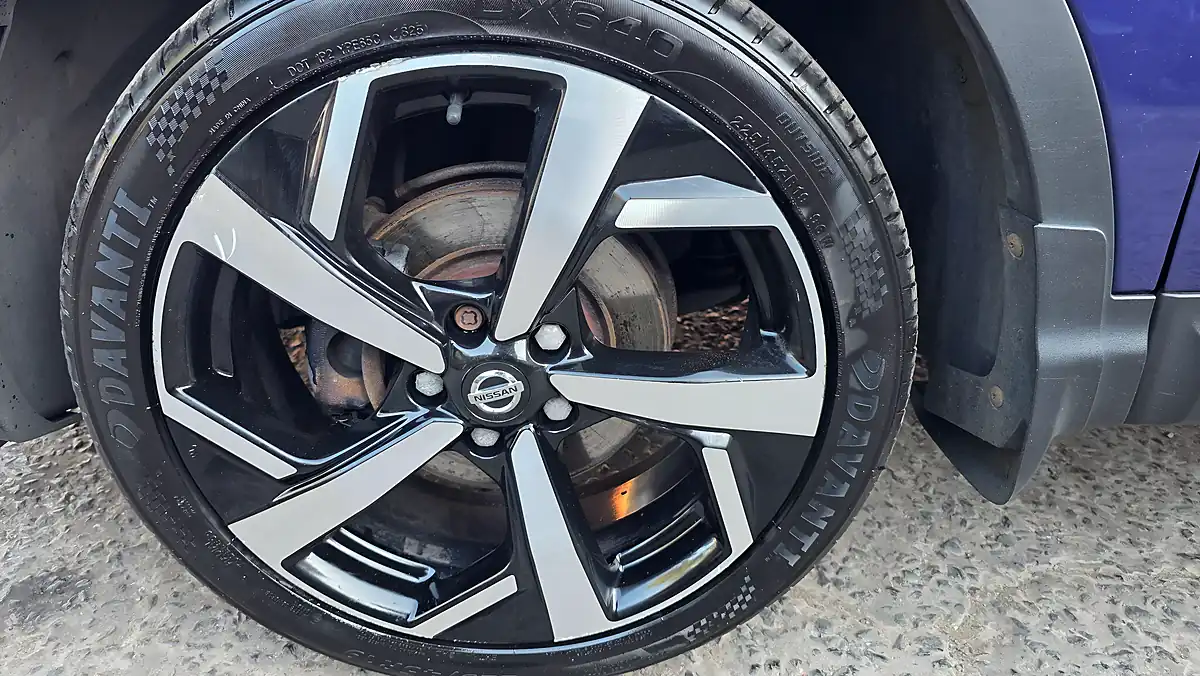 Used 2020 Nissan Qashqai Tekna Blue - Interior and Exterior details 19