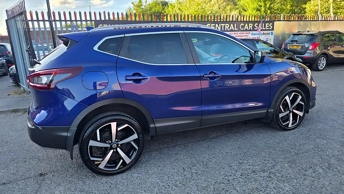 Used 2020 Nissan Qashqai Tekna Blue - Interior and Exterior details 9