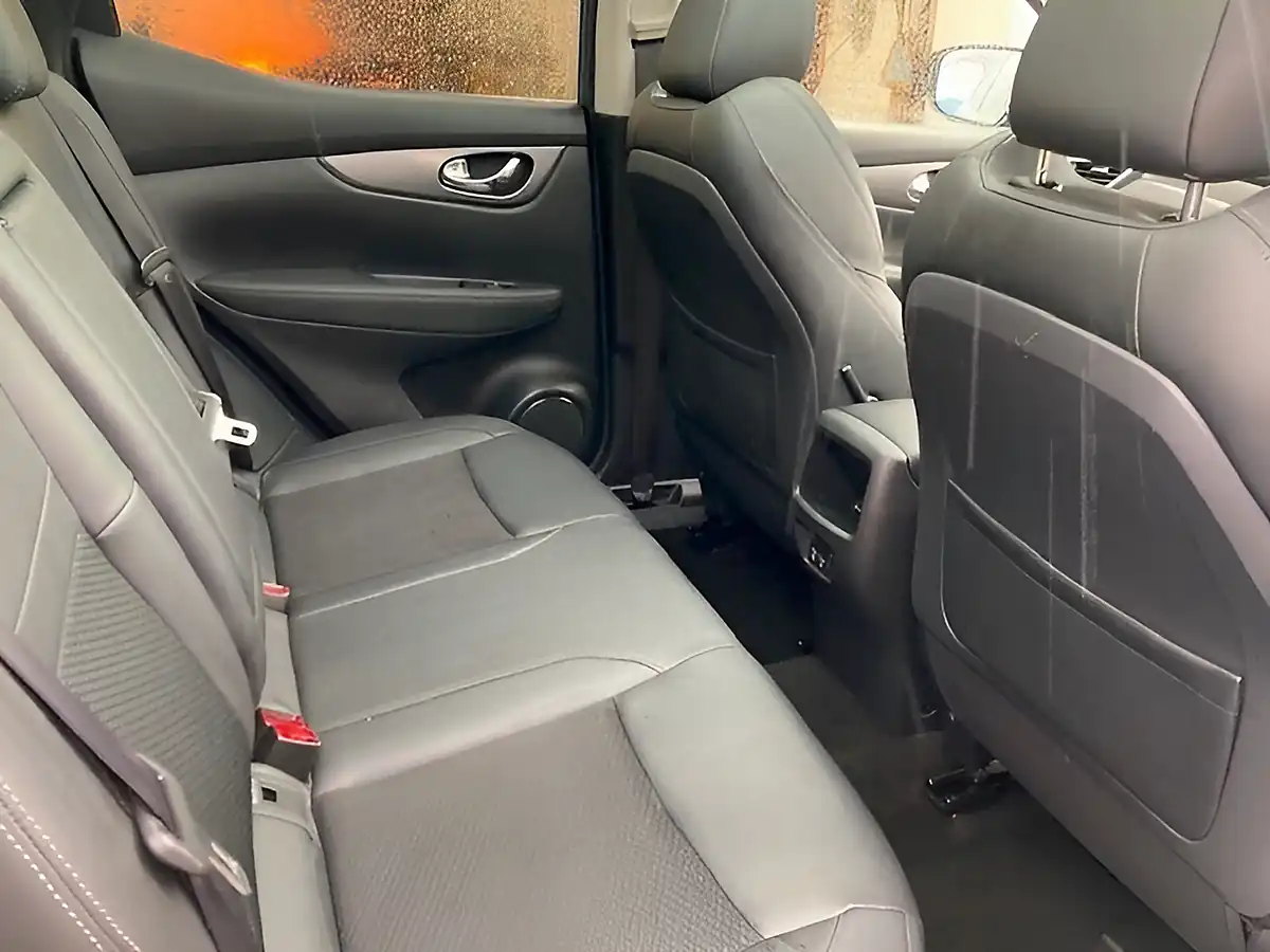 Used 2020 Nissan Qashqai Tekna Blue - Interior and Exterior details 10