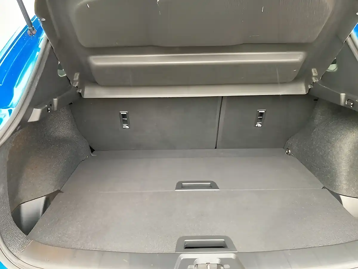 Used 2020 Nissan Qashqai Tekna Blue - Interior and Exterior details 12