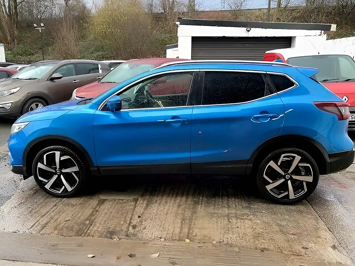 Used 2020 Nissan Qashqai Tekna Blue - Interior and Exterior details 7