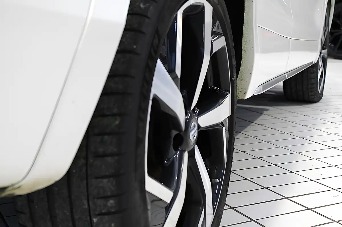 Used 2020 Nissan Qashqai Tekna+ Storm White - Interior and Exterior details 15