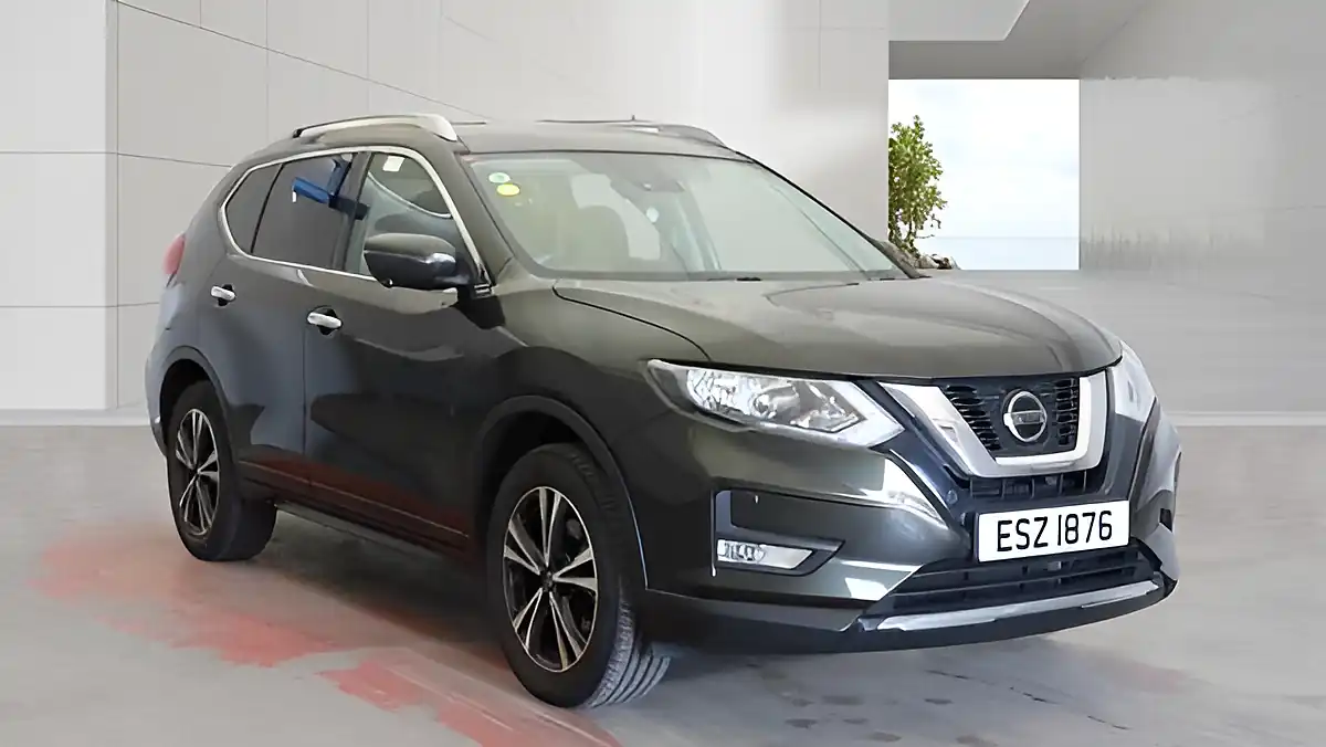 Used 2020 Nissan X-Trail N-Connecta Green - Front View