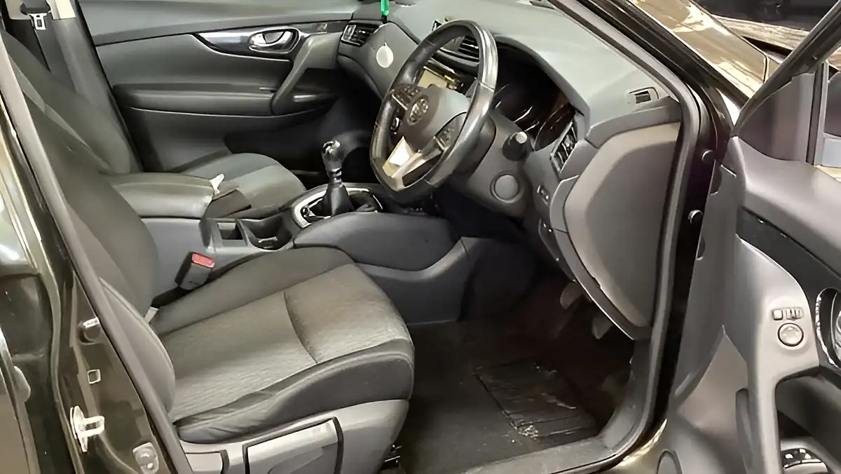 Used 2020 Nissan X-Trail N-Connecta Green - Interior and Exterior details 3