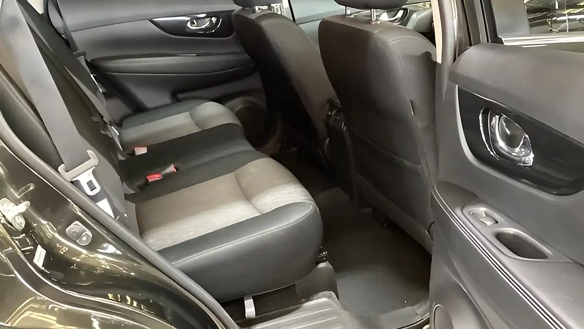 Used 2020 Nissan X-Trail N-Connecta Green - Interior and Exterior details 5