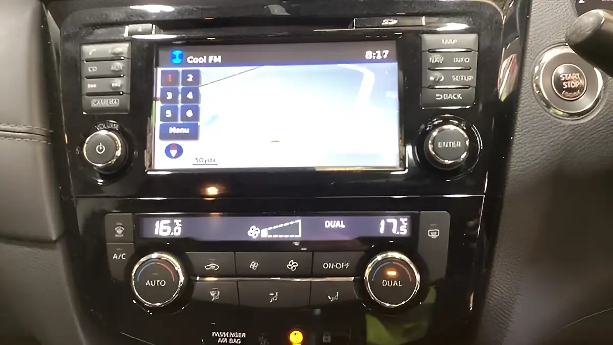 Used 2020 Nissan X-Trail N-Connecta Green - Interior and Exterior details 6