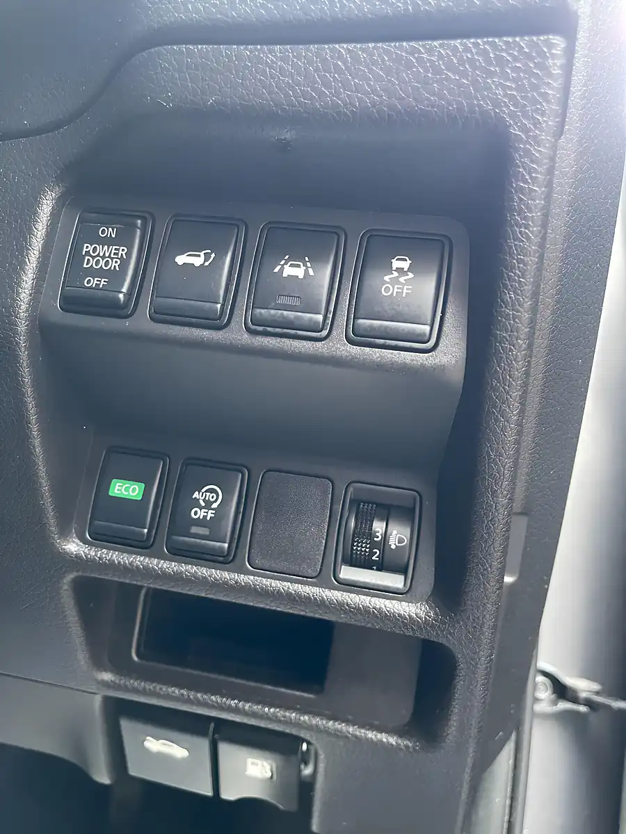 Used 2020 Nissan X-Trail N-Connecta Grey - Interior and Exterior details 10