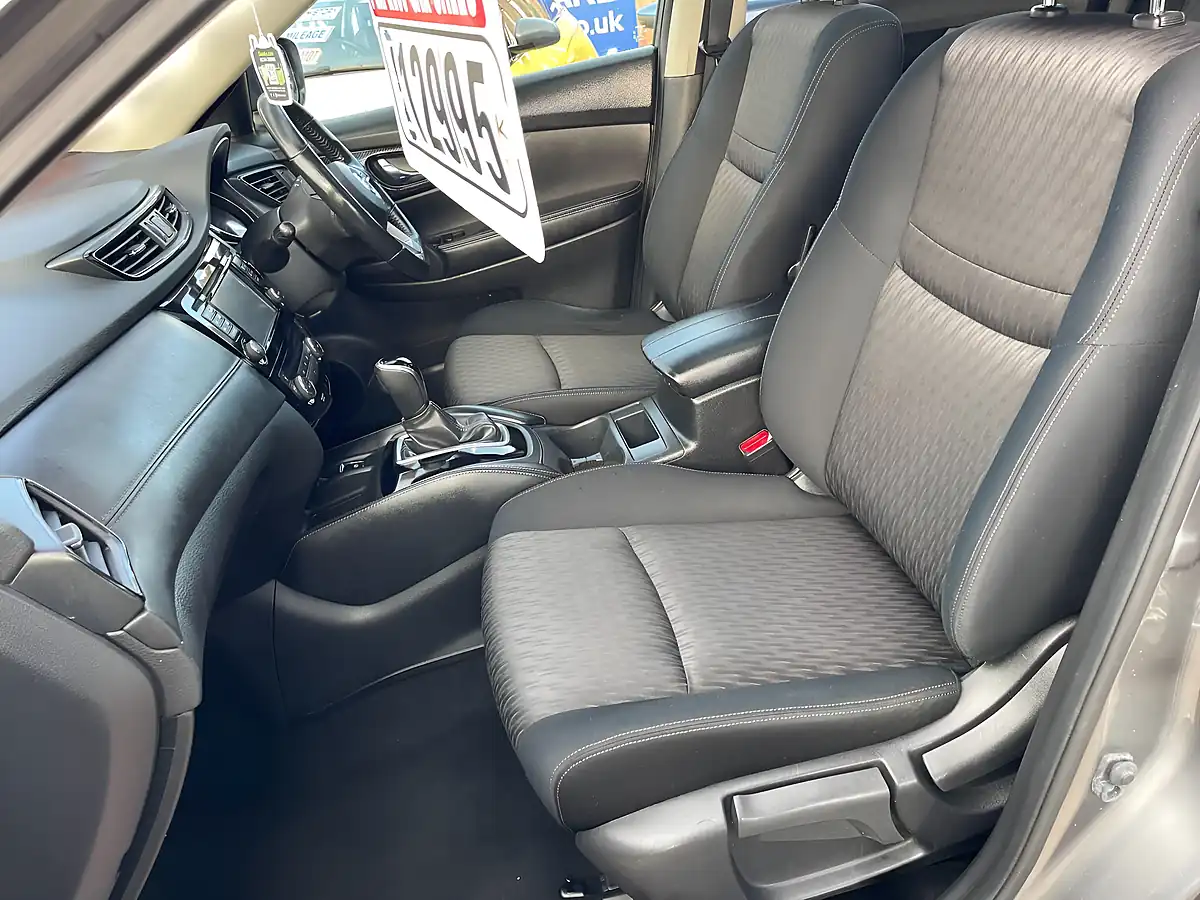 Used 2020 Nissan X-Trail N-Connecta Grey - Interior and Exterior details 12