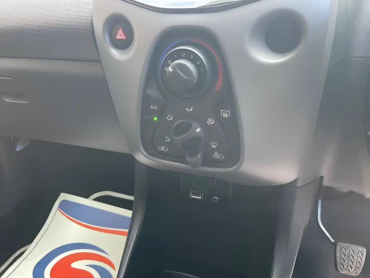 Used 2020 Peugeot 108 Active White - Interior and Exterior details 15