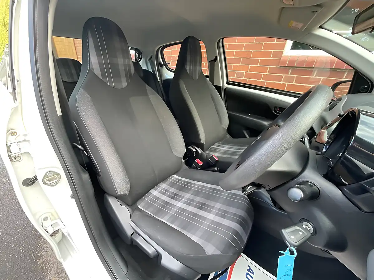 Used 2020 Peugeot 108 Active White - Interior and Exterior details 3