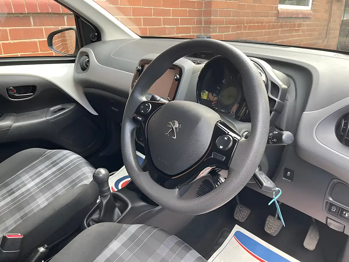 Used 2020 Peugeot 108 Active White - Interior and Exterior details 4
