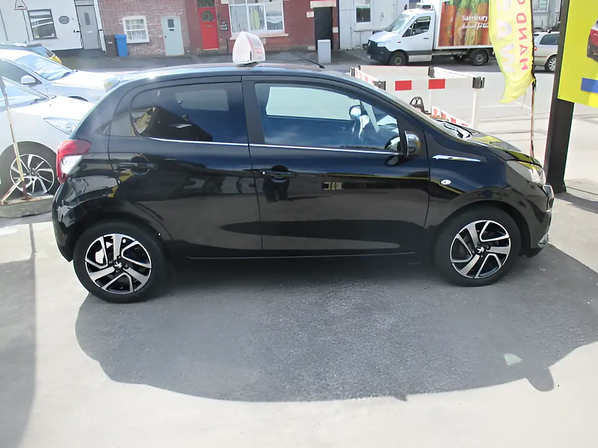 Used 2020 Peugeot 108 Allure Black - Interior and Exterior details 4