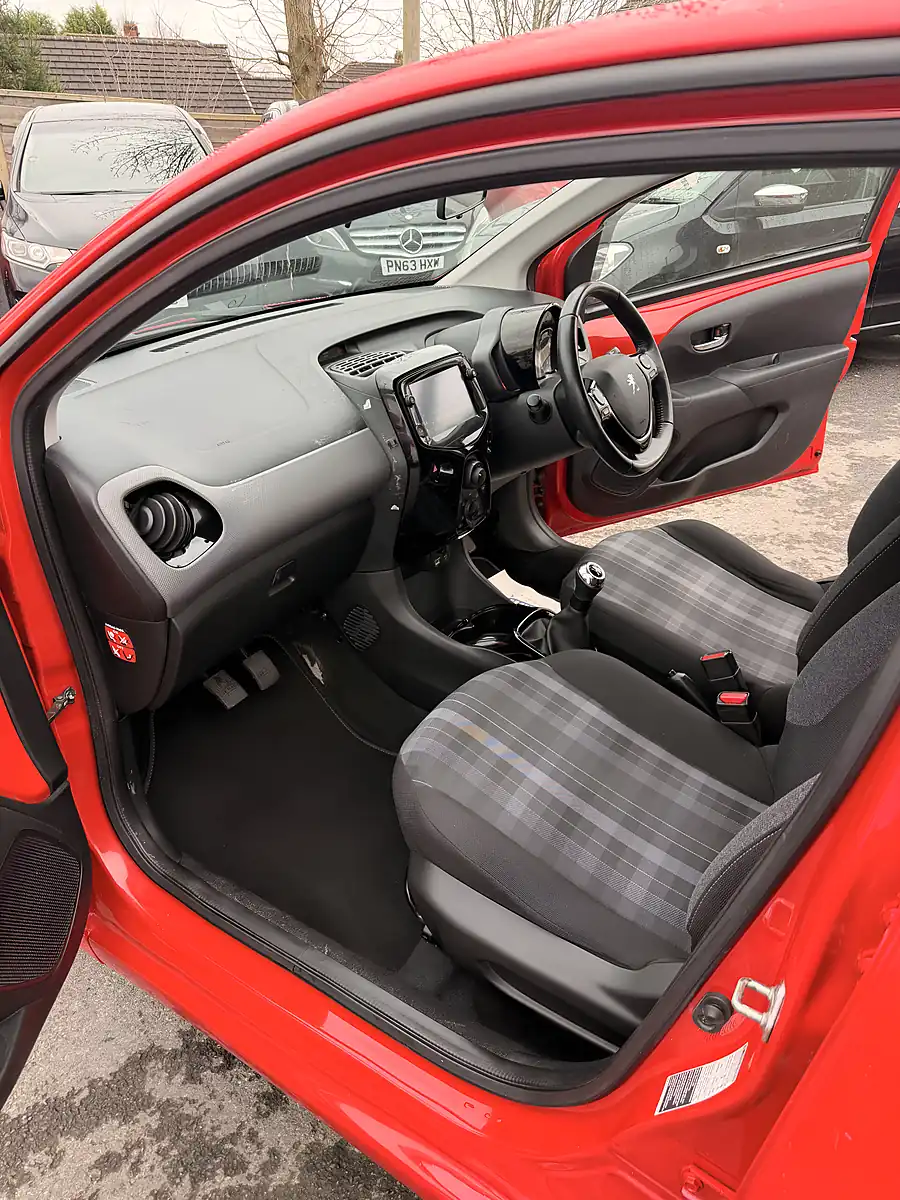 Used 2020 Peugeot 108 Allure Red - Interior and Exterior details 14