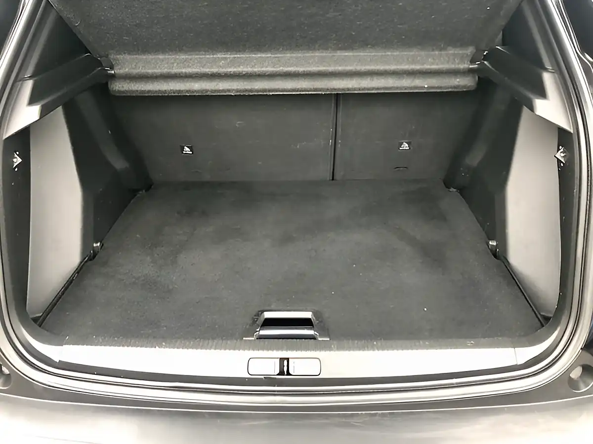 Used 2020 Peugeot 2008 Allure Black - Interior and Exterior details 15