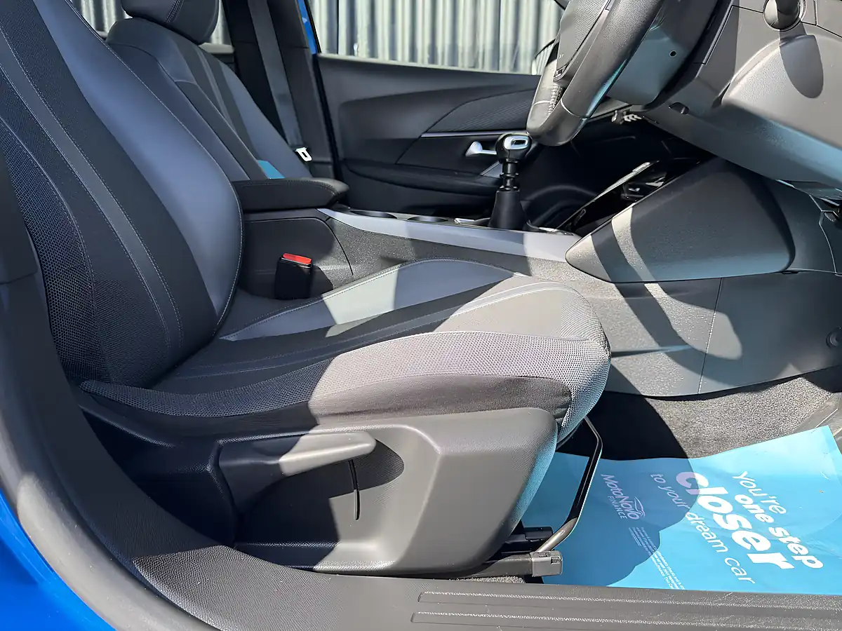Used 2020 Peugeot 2008 Allure Blue - Interior and Exterior details 12