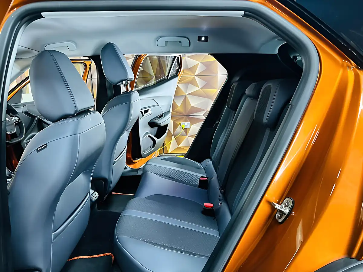 Used 2020 Peugeot 2008 Allure Premium Orange - Interior and Exterior details 20