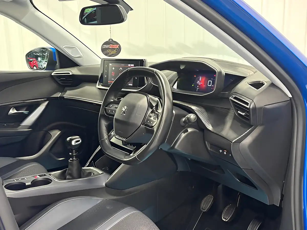 Used 2020 Peugeot 2008 Allure Vertigo Blue - Interior and Exterior details 10