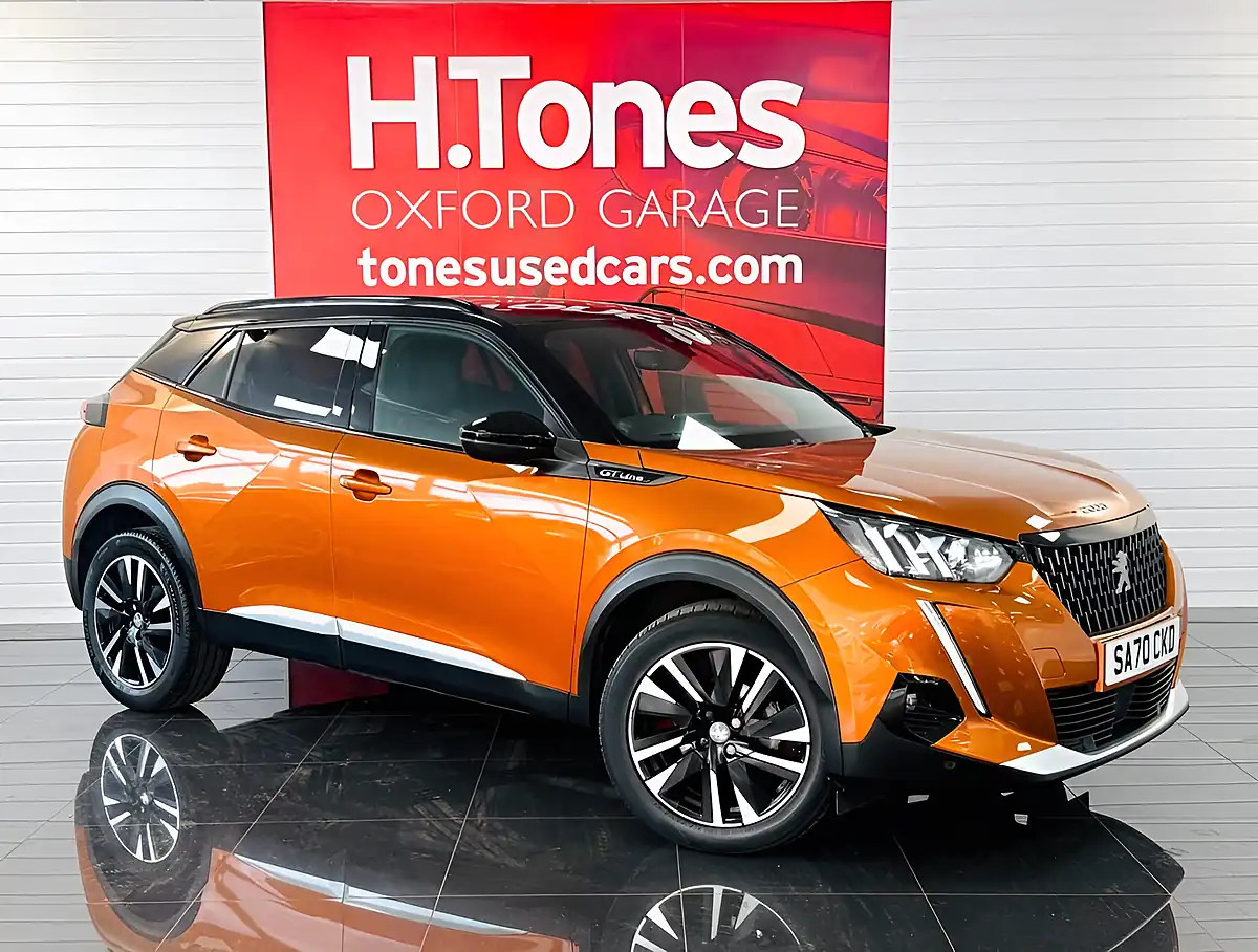 Used 2020 Peugeot 2008 GT Line Orange - Front View