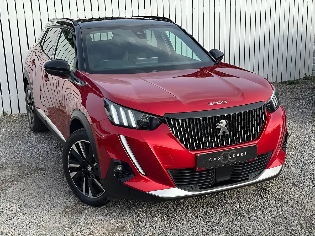 Used 2020 Peugeot 2008 GT Line Red - Front View