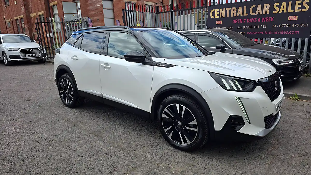 Used 2020 Peugeot 2008 GT Line White - Front View