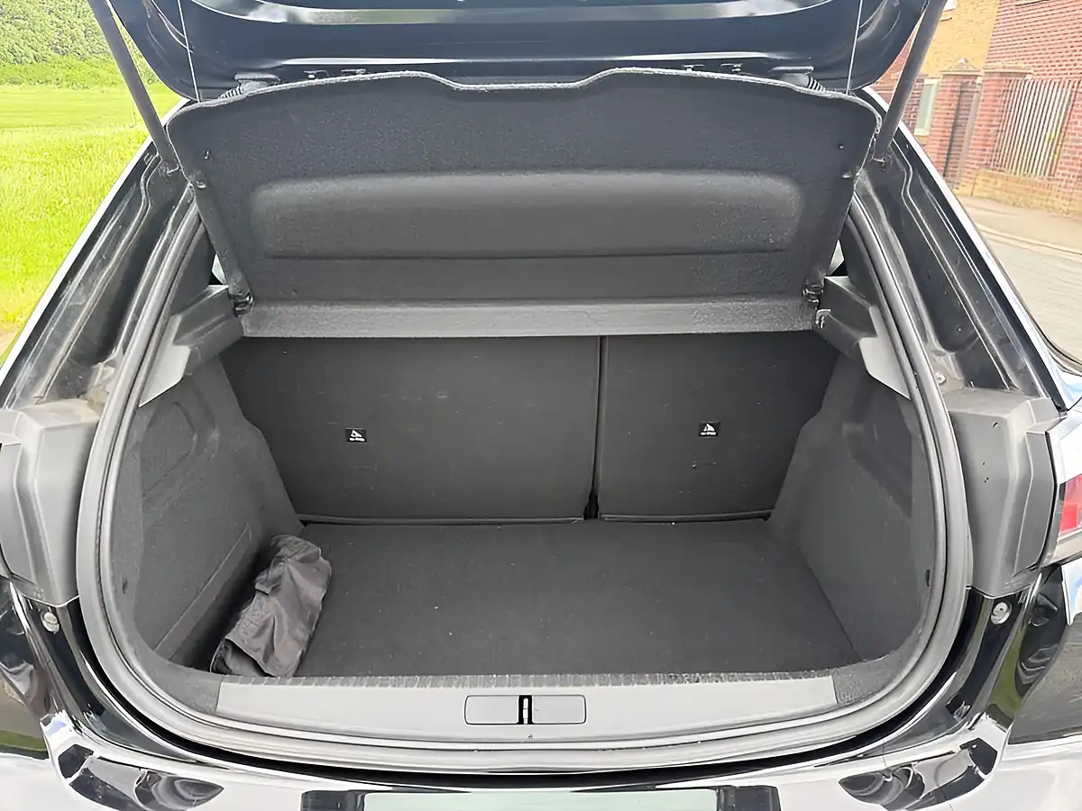 Used 2020 Peugeot 208 Active Black - Interior and Exterior details 8