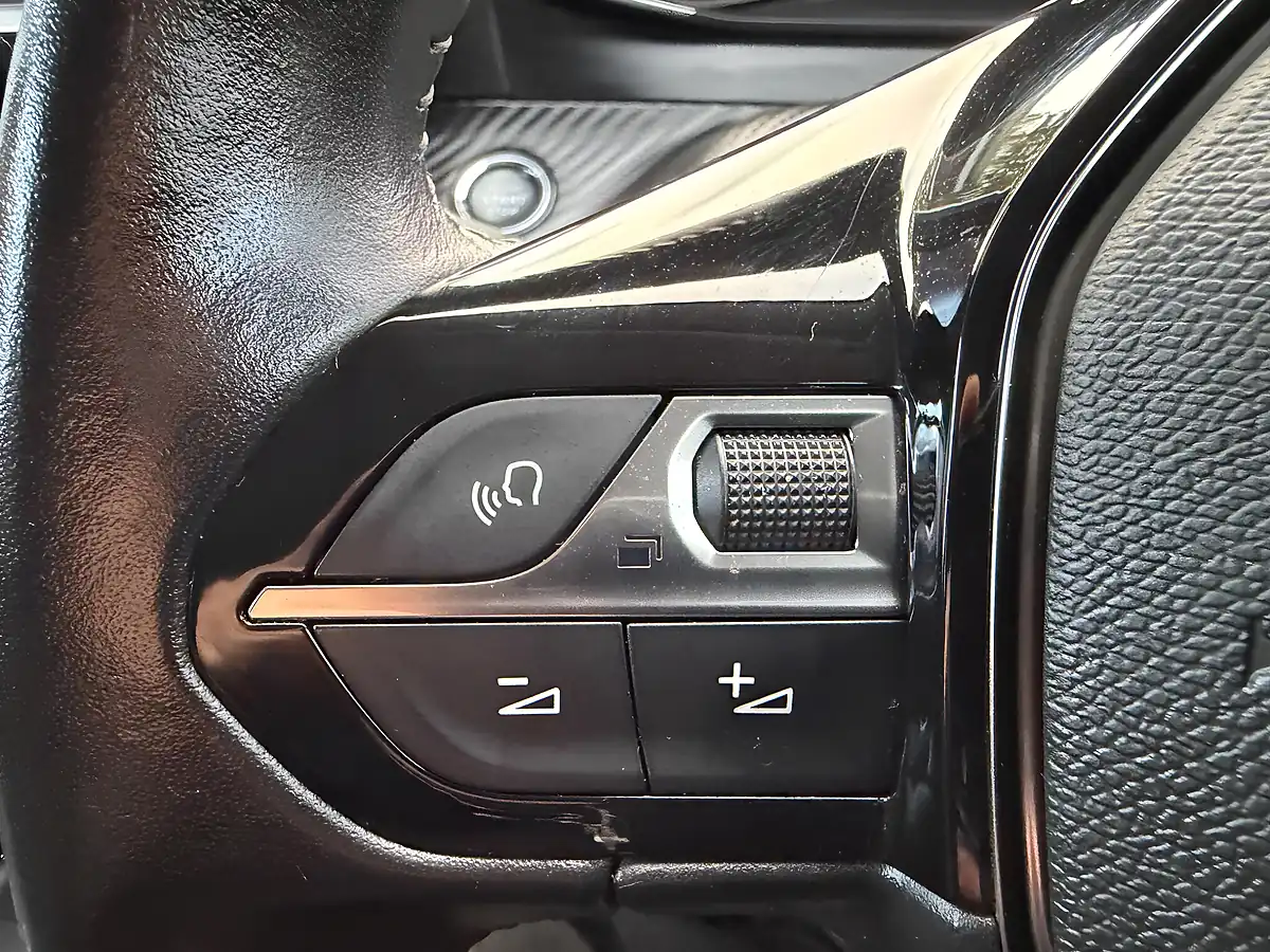 Used 2020 Peugeot 208 Active Grey - Interior and Exterior details 17