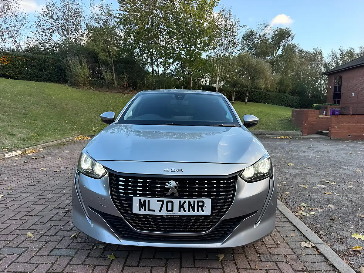 Used 2020 Peugeot 208 Active Grey - Interior and Exterior details 3