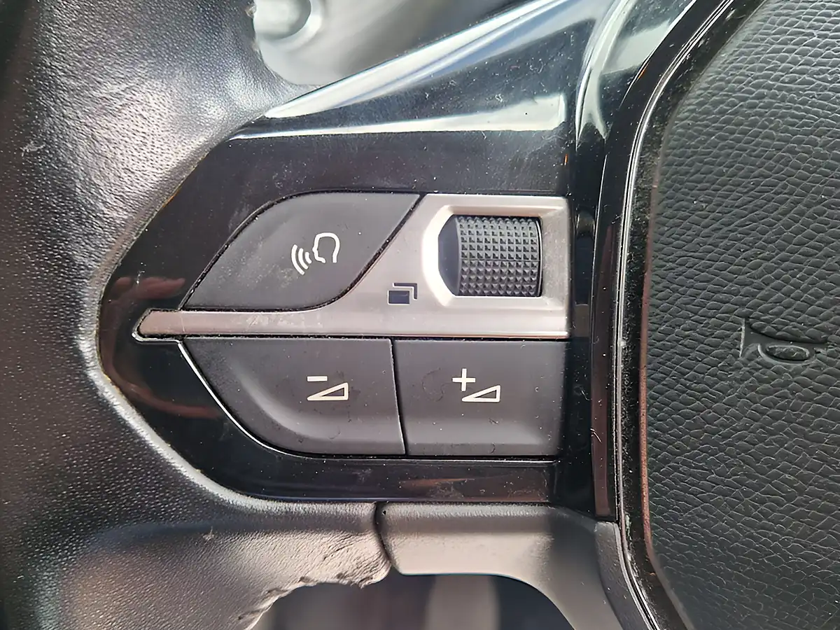 Used 2020 Peugeot 208 Active Yellow - Interior and Exterior details 19