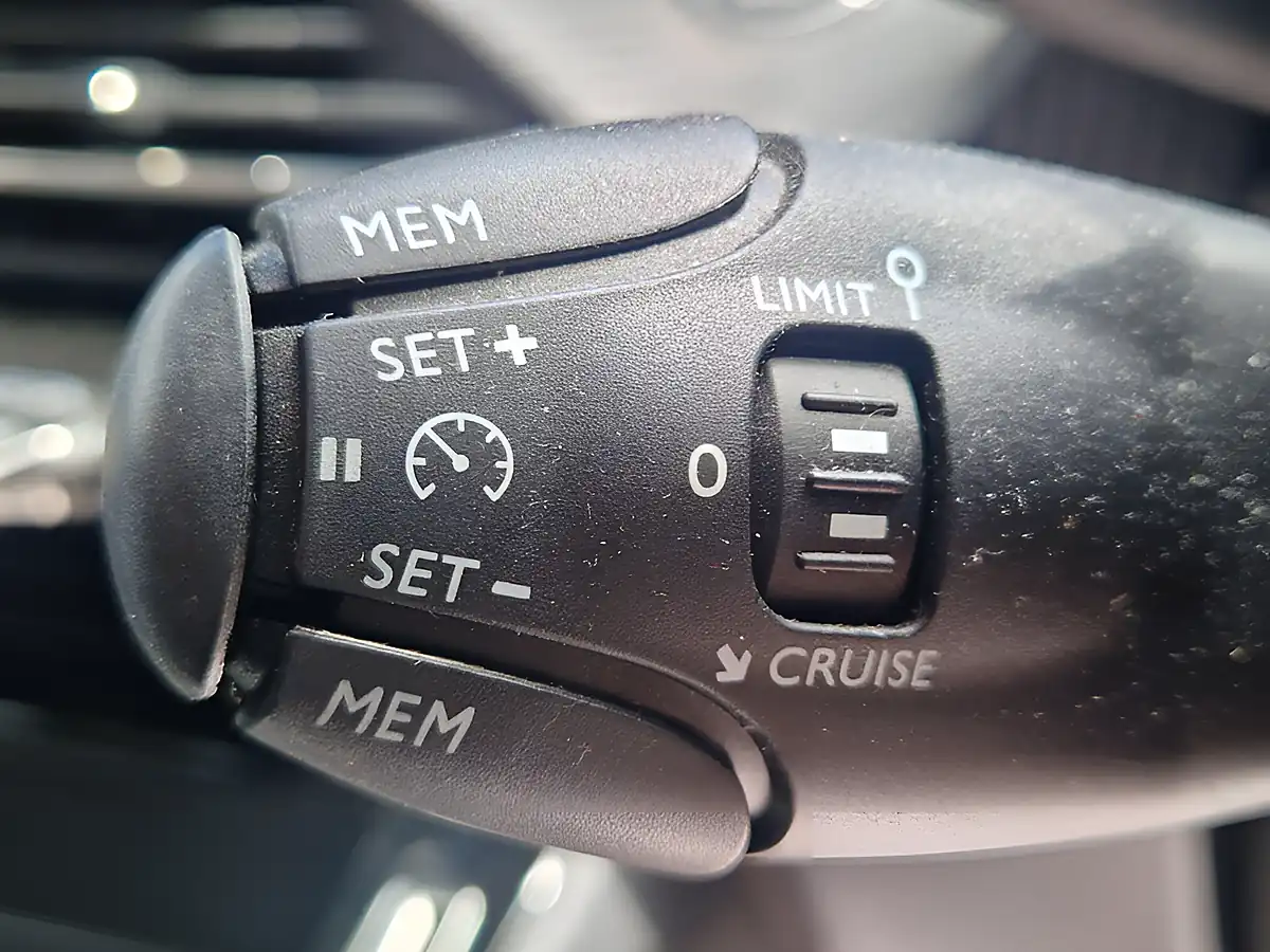 Used 2020 Peugeot 208 Active Yellow - Interior and Exterior details 20