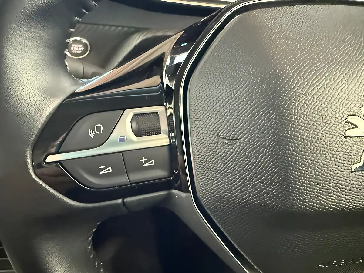 Used 2020 Peugeot 208 Allure Black - Interior and Exterior details 16