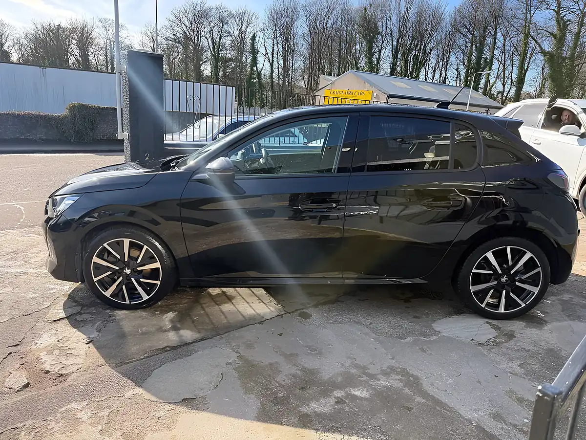 Used 2020 Peugeot 208 Allure Black - Interior and Exterior details 7