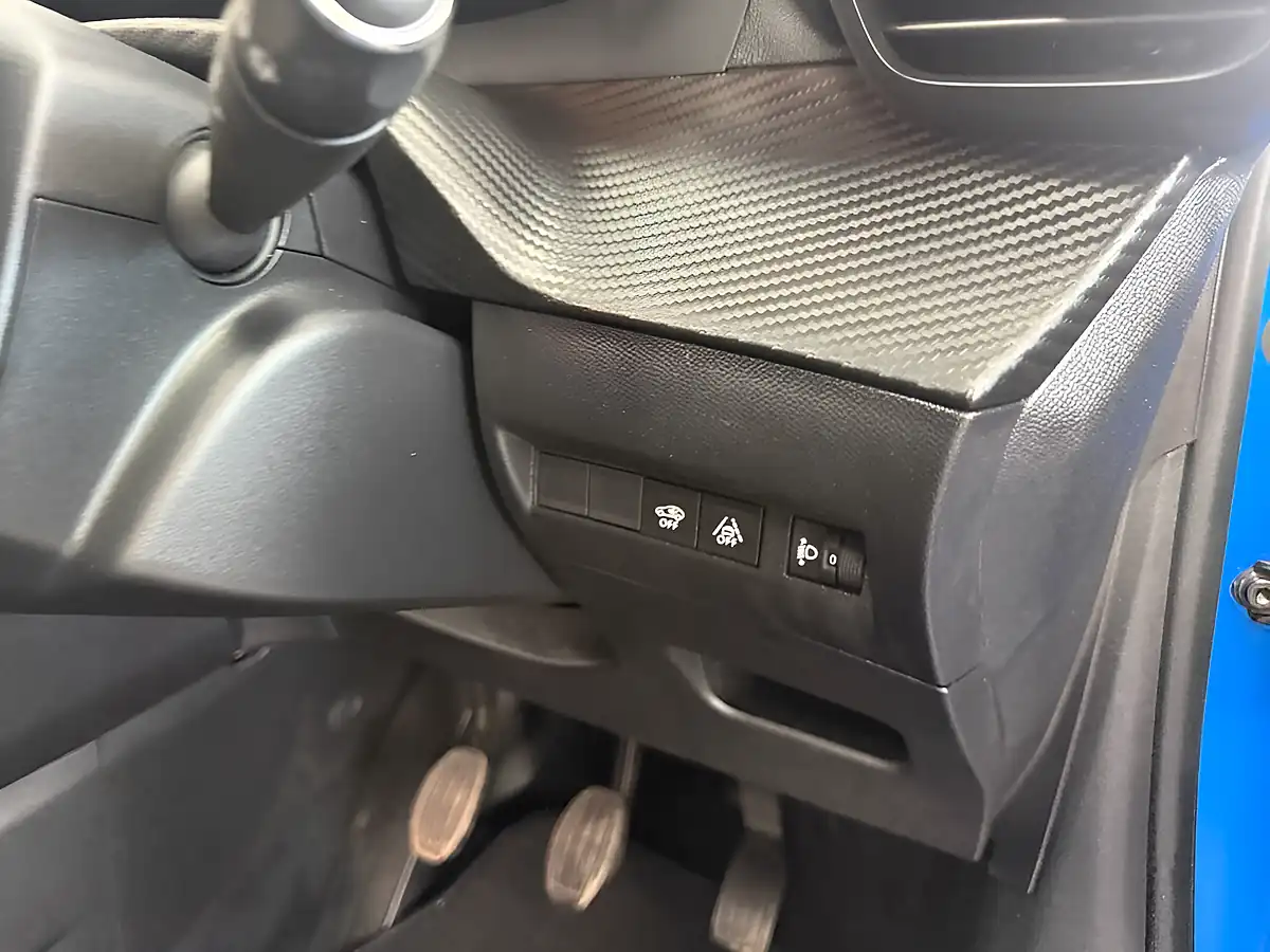 Used 2020 Peugeot 208 Allure Blue - Interior and Exterior details 15