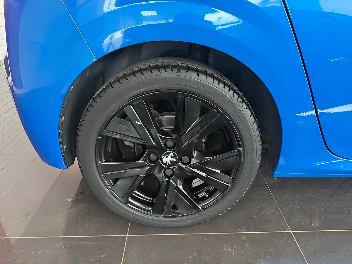 Used 2020 Peugeot 208 Allure Blue - Interior and Exterior details 3