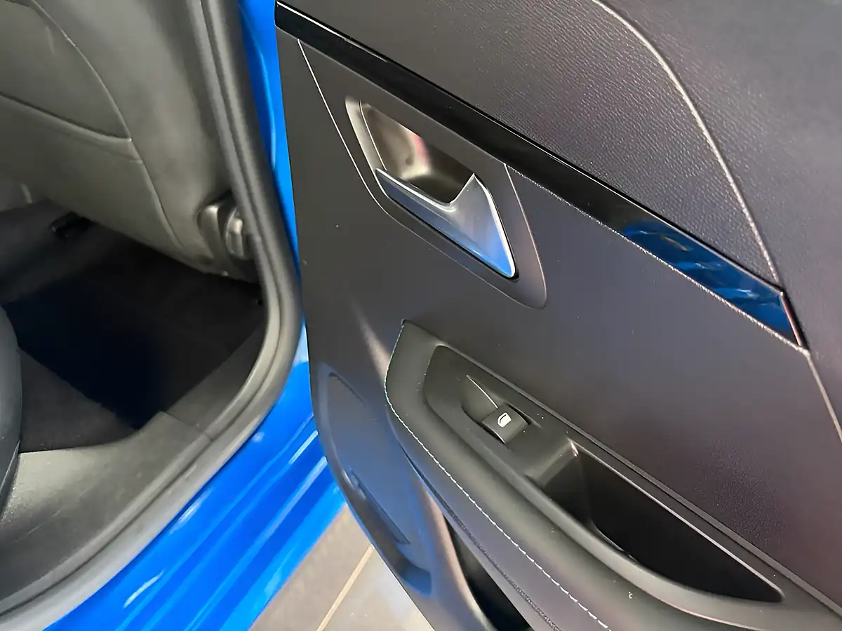 Used 2020 Peugeot 208 Allure Blue - Interior and Exterior details 6