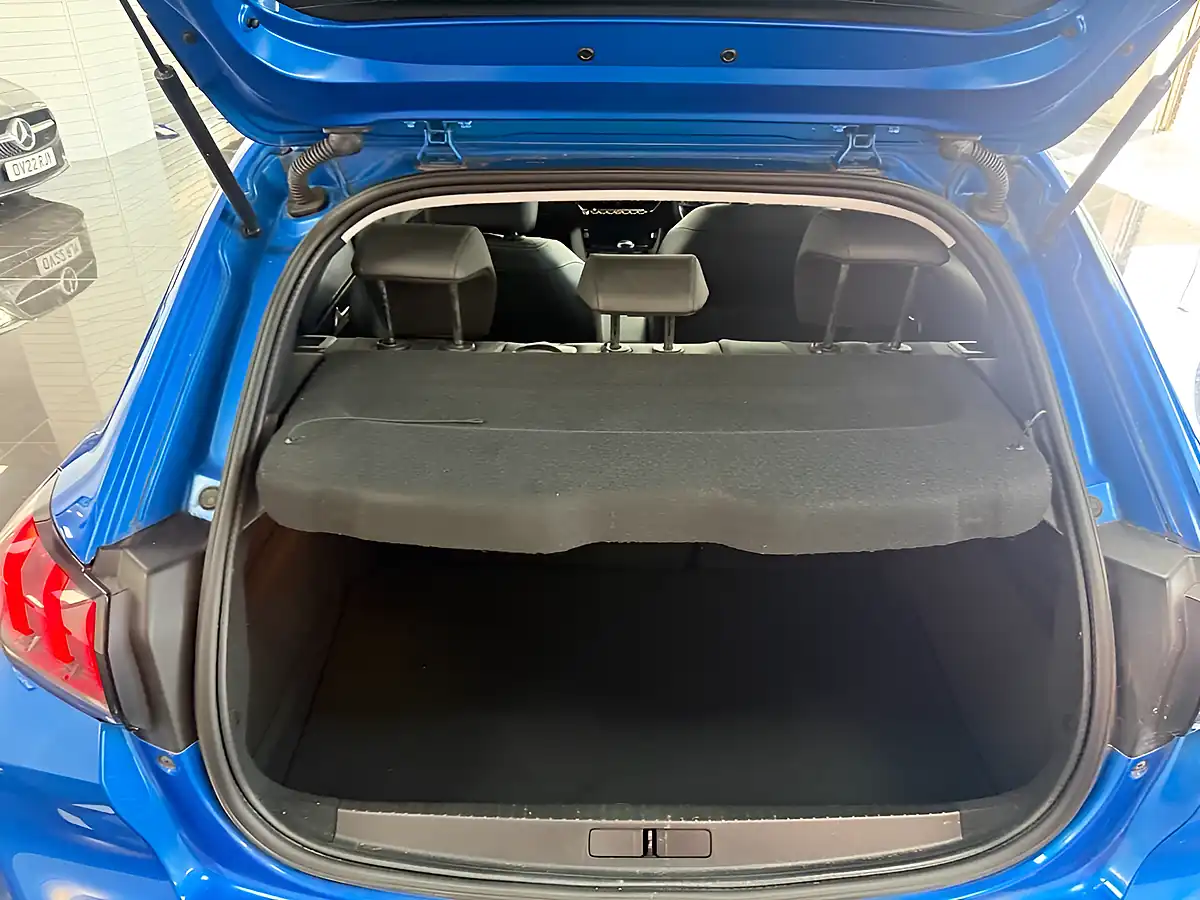 Used 2020 Peugeot 208 Allure Blue - Interior and Exterior details 9