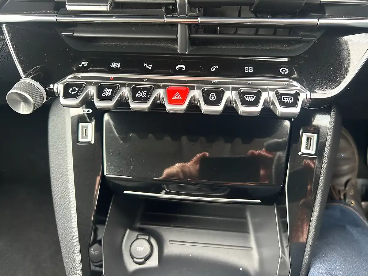 Used 2020 Peugeot 208 Allure Premium White - Interior and Exterior details 16