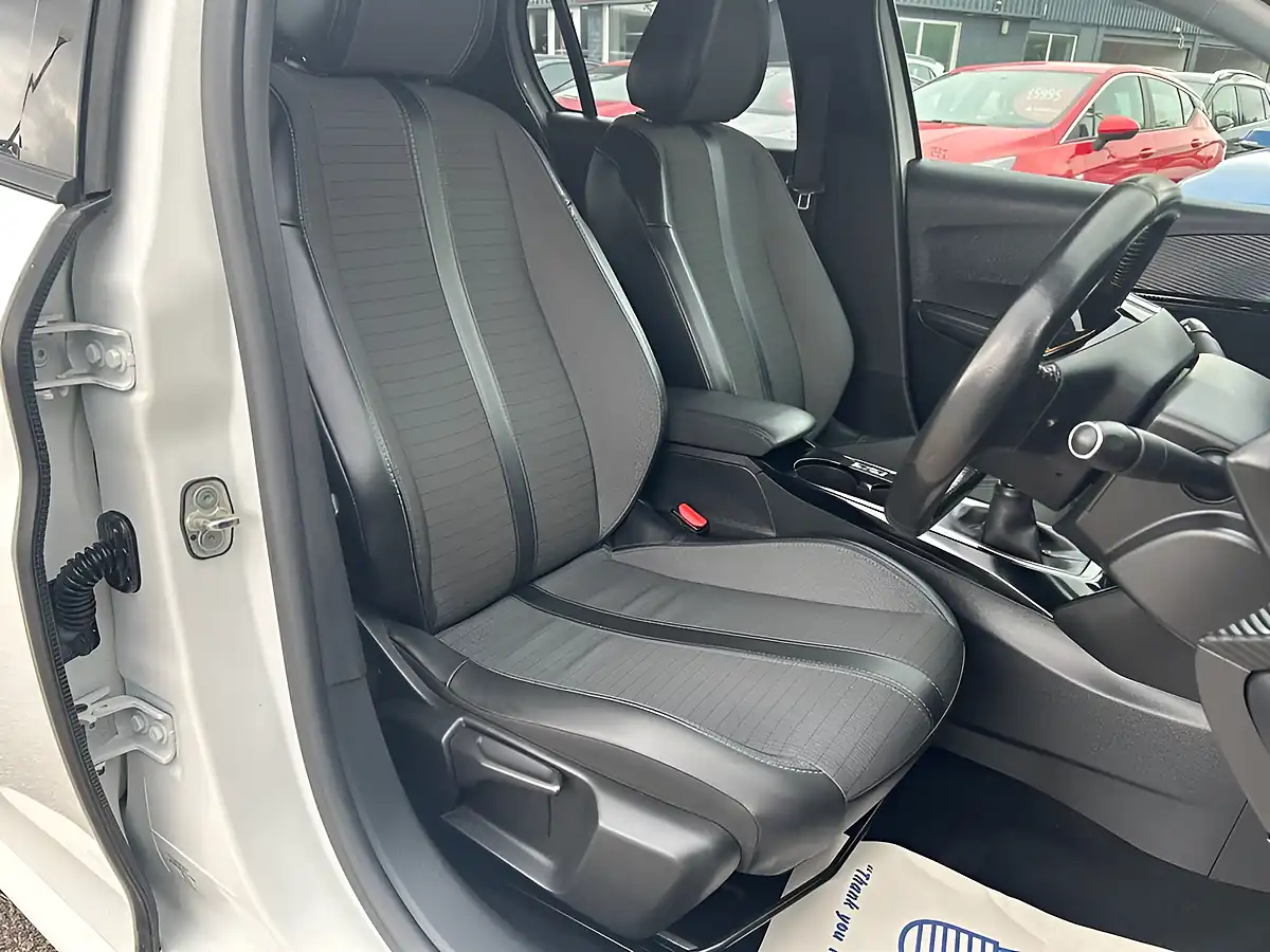 Used 2020 Peugeot 208 Allure Premium White - Interior and Exterior details 8