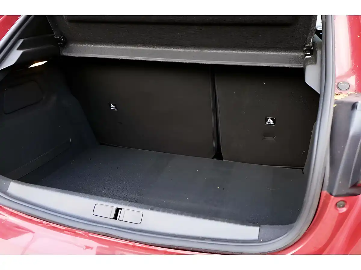 Used 2020 Peugeot 208 Allure Red - Interior and Exterior details 11