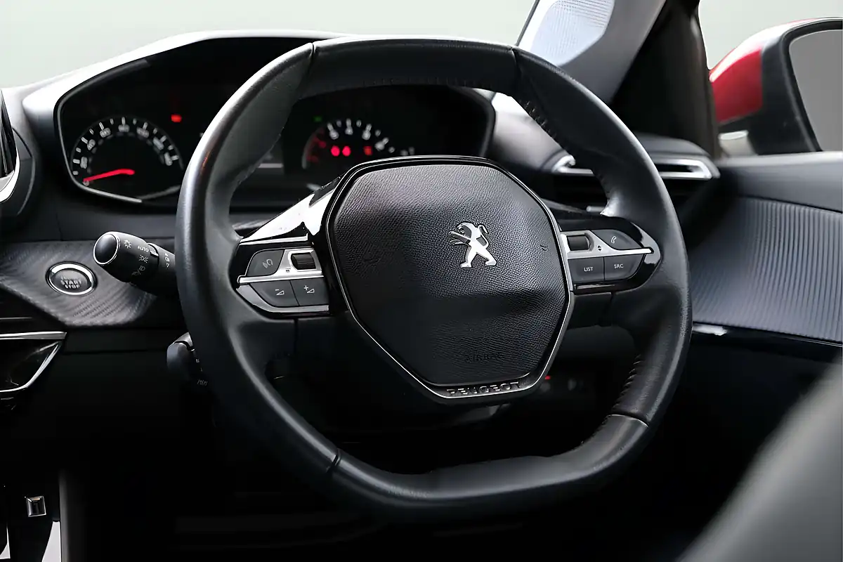 Used 2020 Peugeot 208 Allure Red - Interior and Exterior details 13