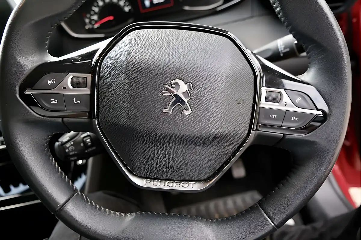 Used 2020 Peugeot 208 Allure Red - Interior and Exterior details 18