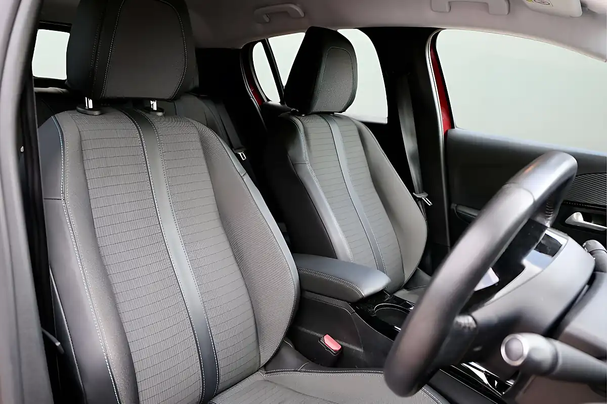Used 2020 Peugeot 208 Allure Red - Interior and Exterior details 20