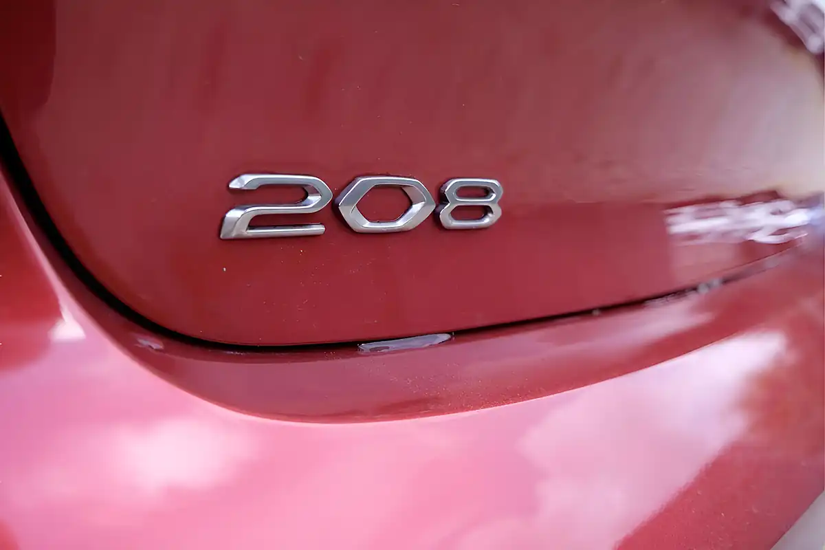 Used 2020 Peugeot 208 Allure Red - Interior and Exterior details 9