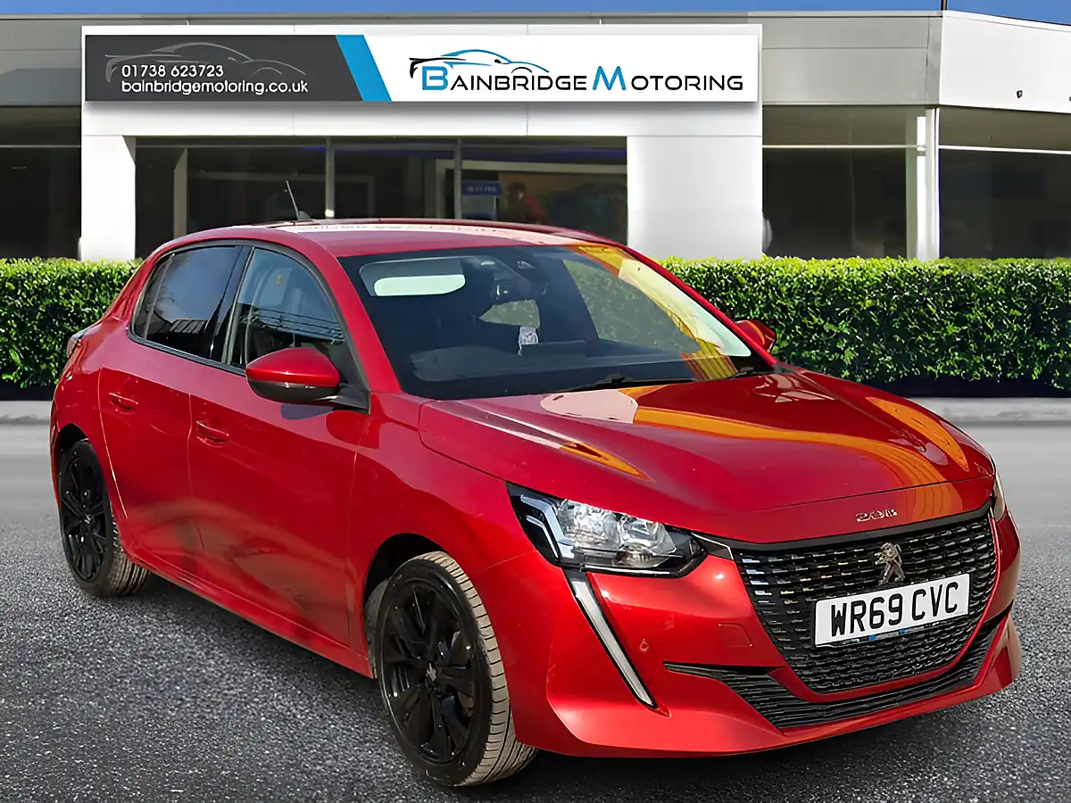 Used 2020 Peugeot 208 Allure Red - Front View