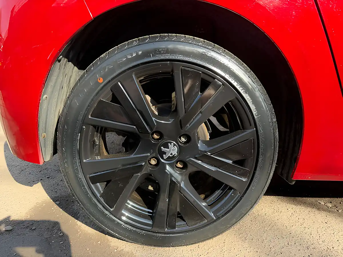 Used 2020 Peugeot 208 Allure Red - Interior and Exterior details 12